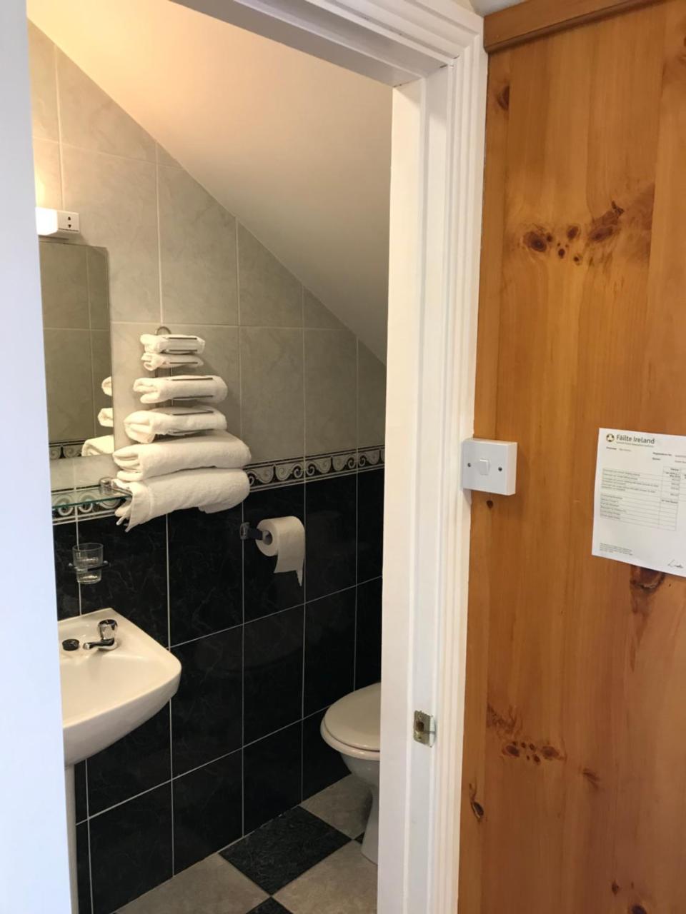كيلكيني San Antonio Guesthouse المظهر الخارجي الصورة
